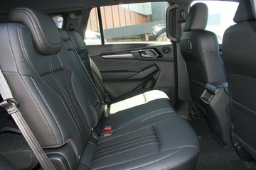 https://vehicle-cdn.autoleague.cloud/30352_960142757_6.jpg
