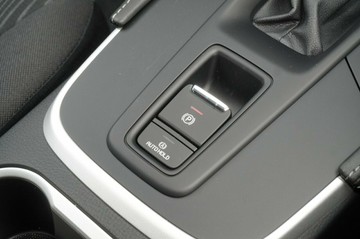 https://vehicle-cdn.autoleague.cloud/30352_960142902_14.jpg
