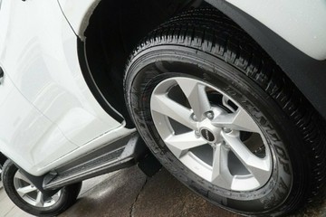 https://vehicle-cdn.autoleague.cloud/30352_960142902_4.jpg