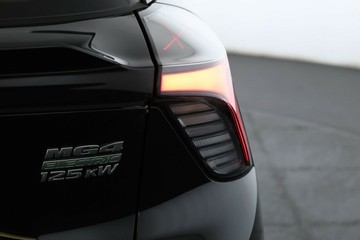 https://vehicle-cdn.autoleague.cloud/30353_1022793_16.jpg