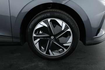 https://vehicle-cdn.autoleague.cloud/30353_1022858_4.jpg