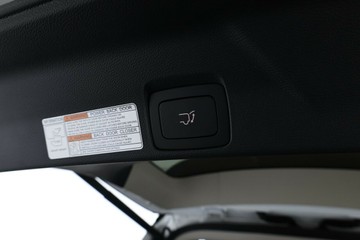 https://vehicle-cdn.autoleague.cloud/30353_112172_14.jpg