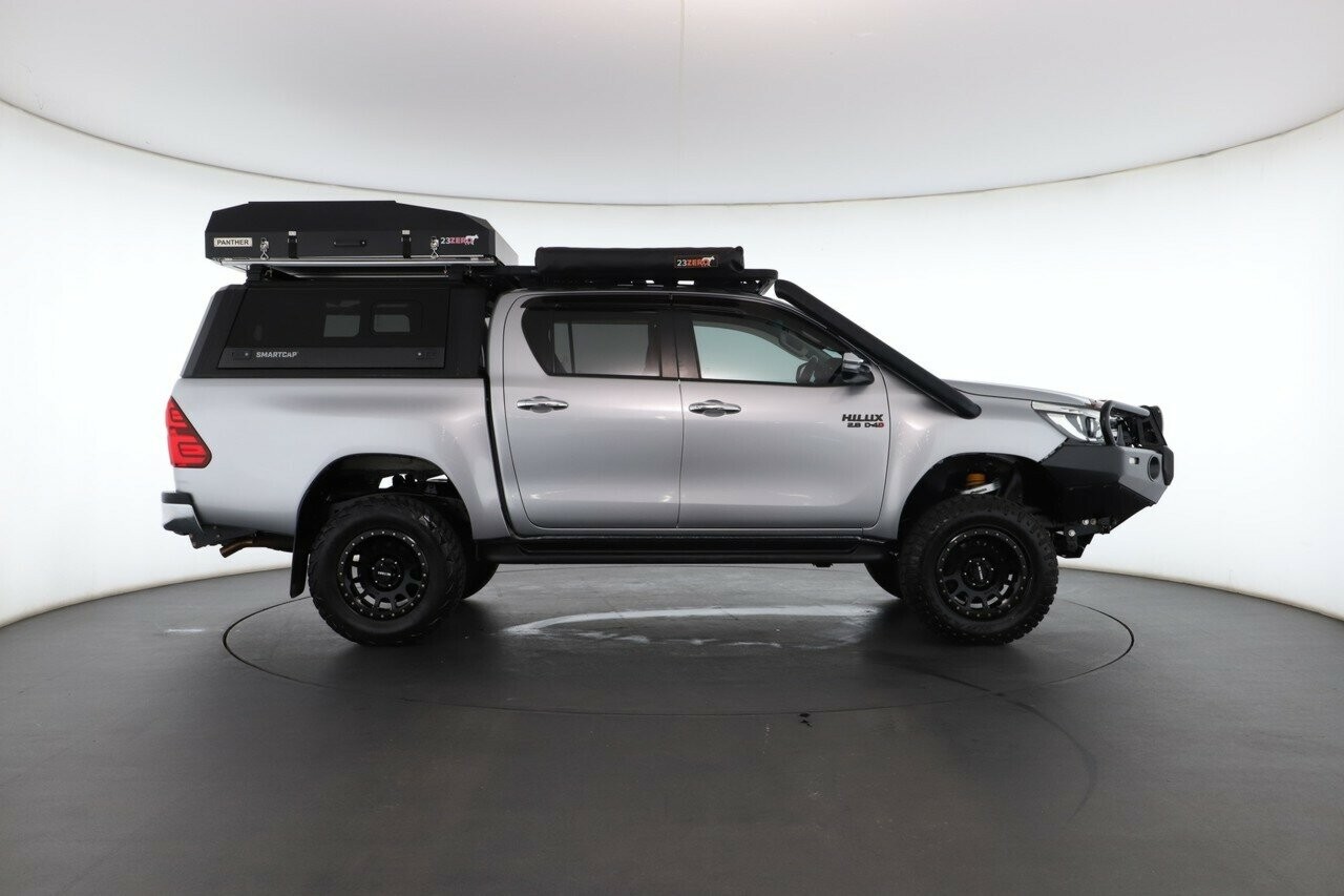 Toyota Hilux image 2