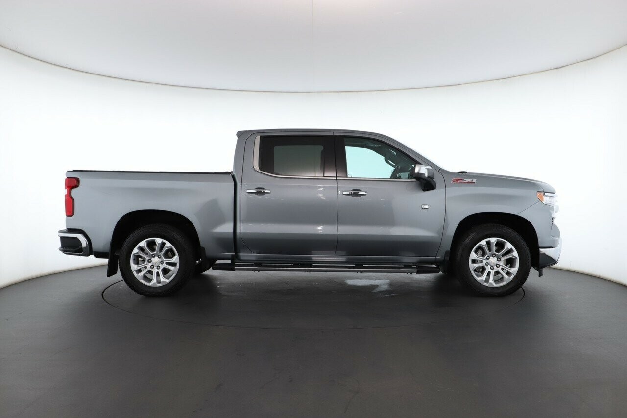 Chevrolet Silverado image 2