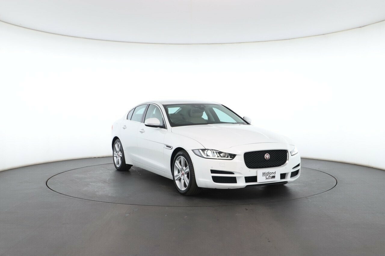 Jaguar Xe image 4