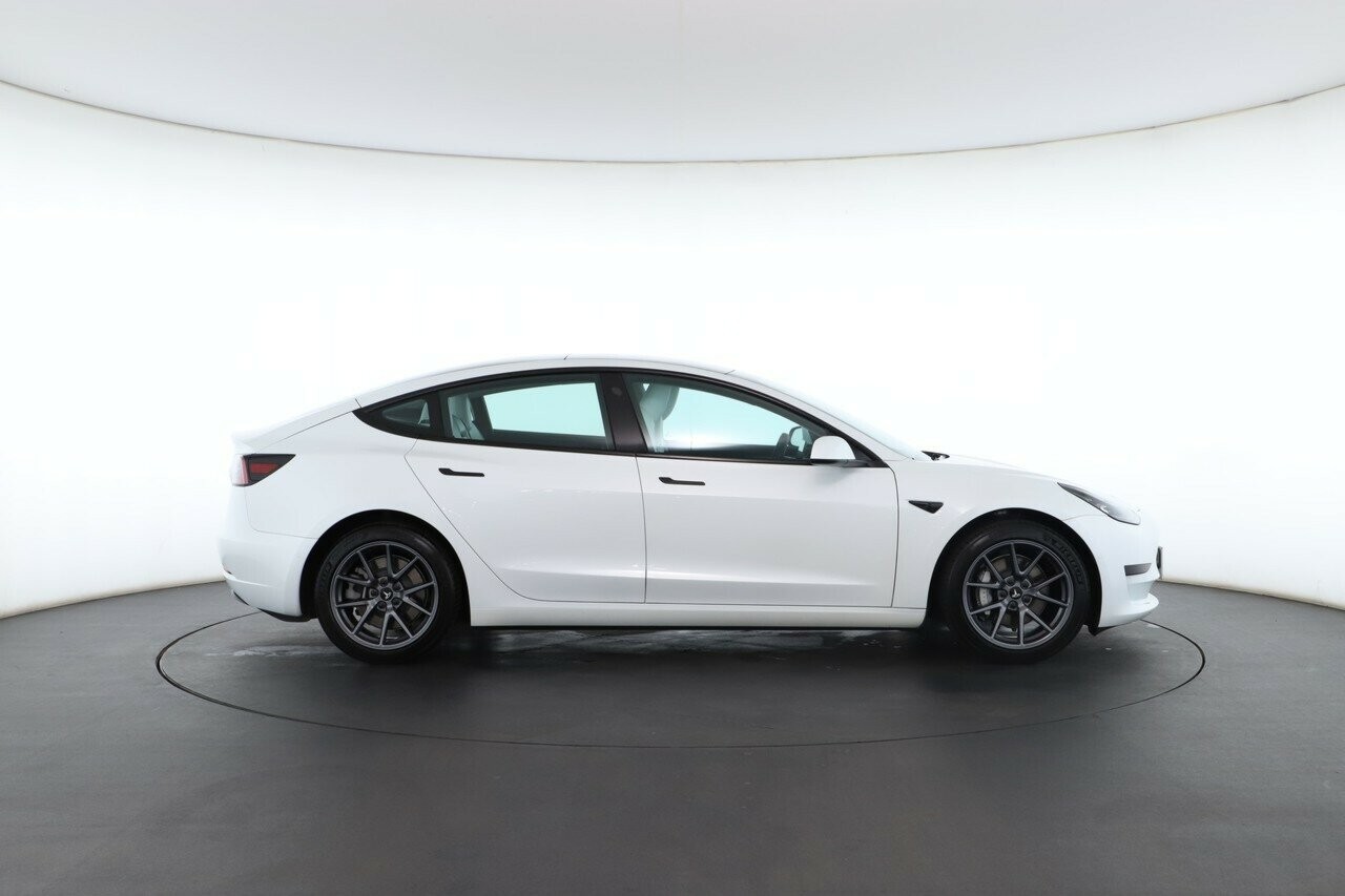 Tesla Model 3 image 2