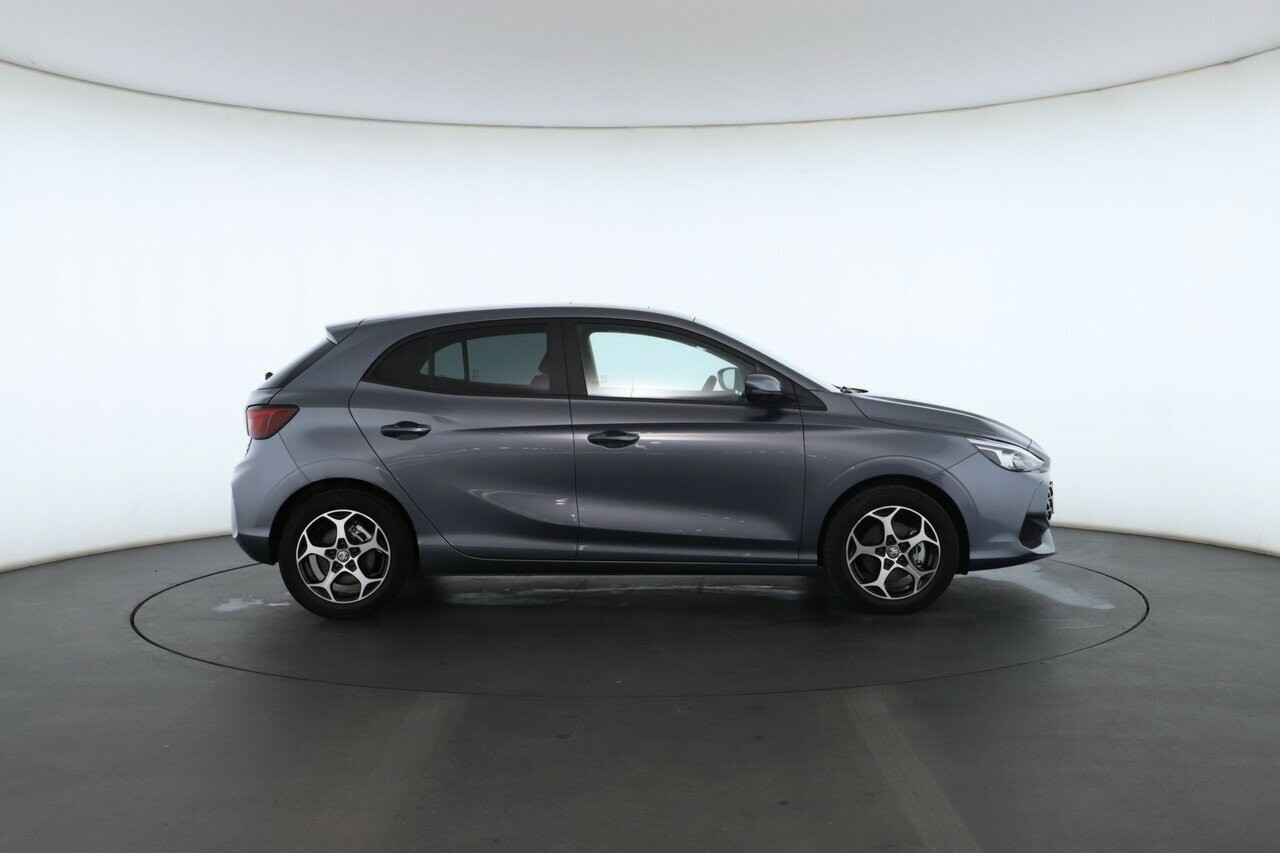 MG Mg3 image 2