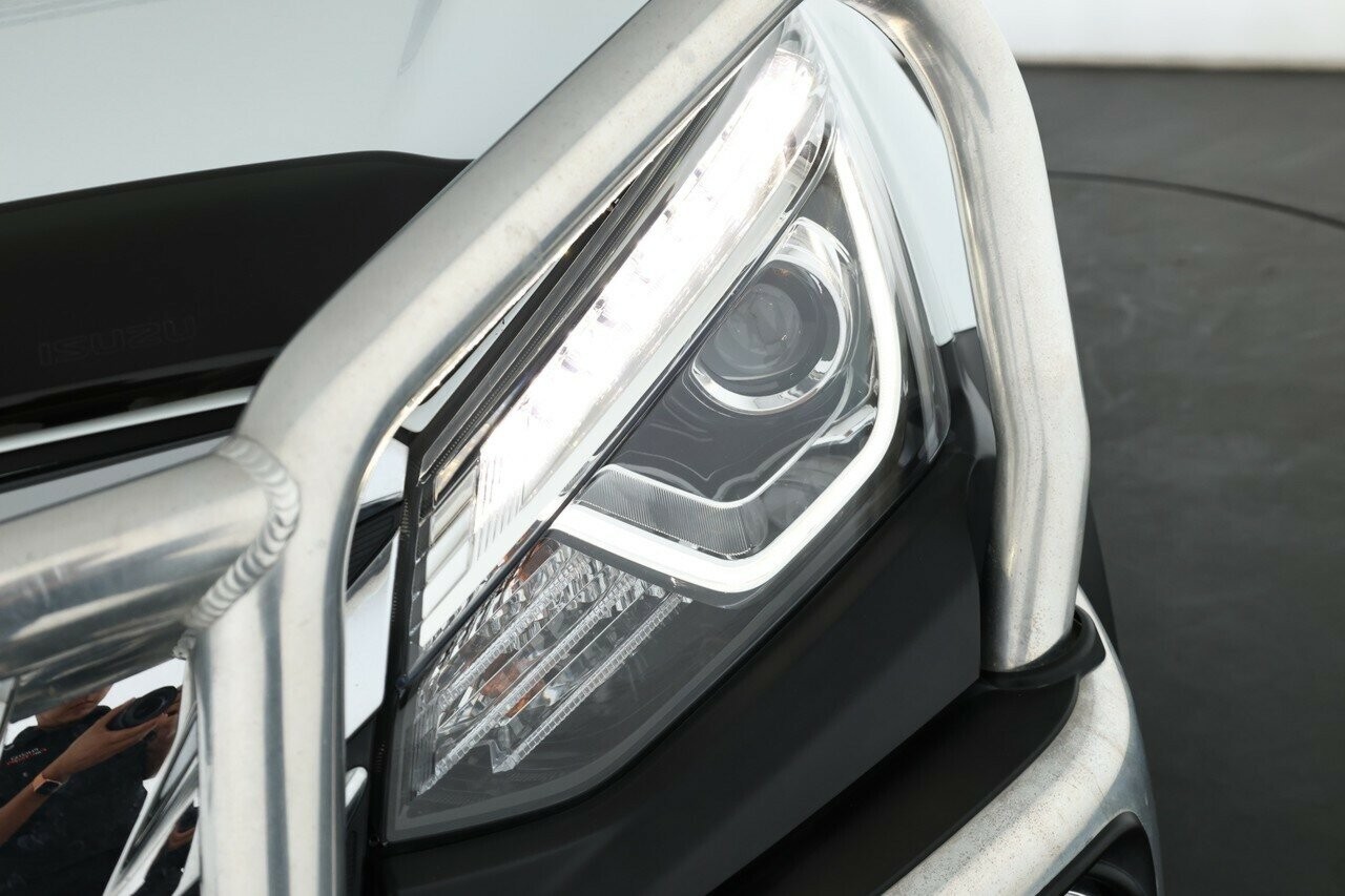 Isuzu Mu-x image 4