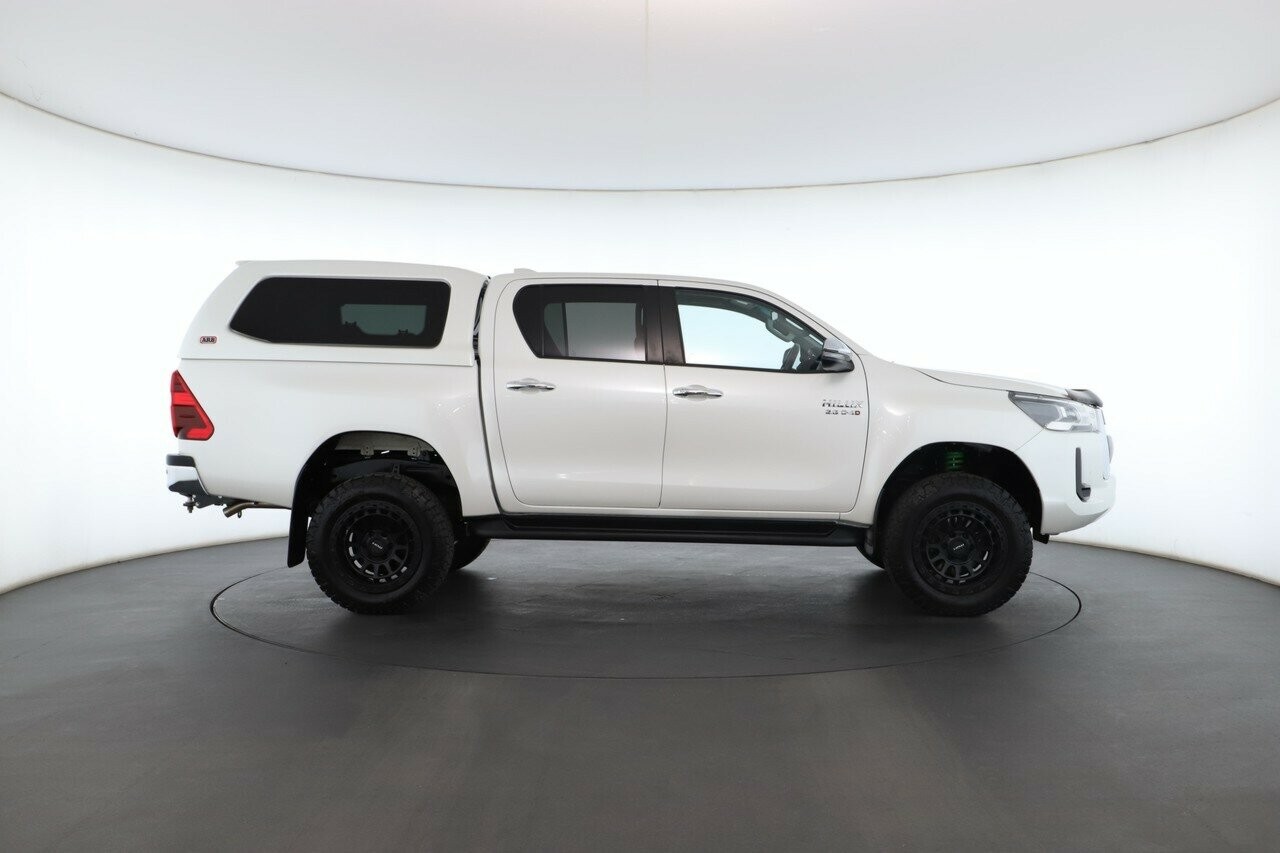 Toyota Hilux image 2