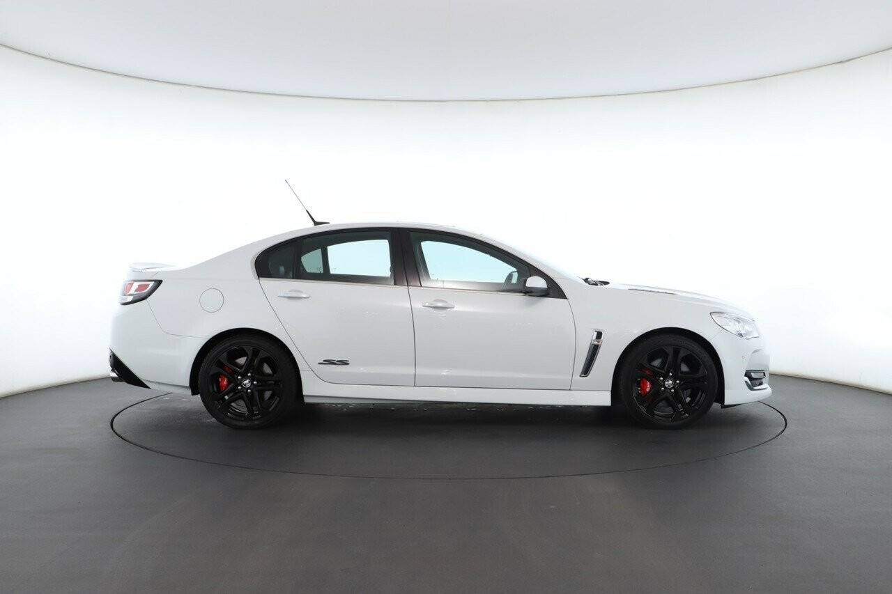 Holden Commodore image 2