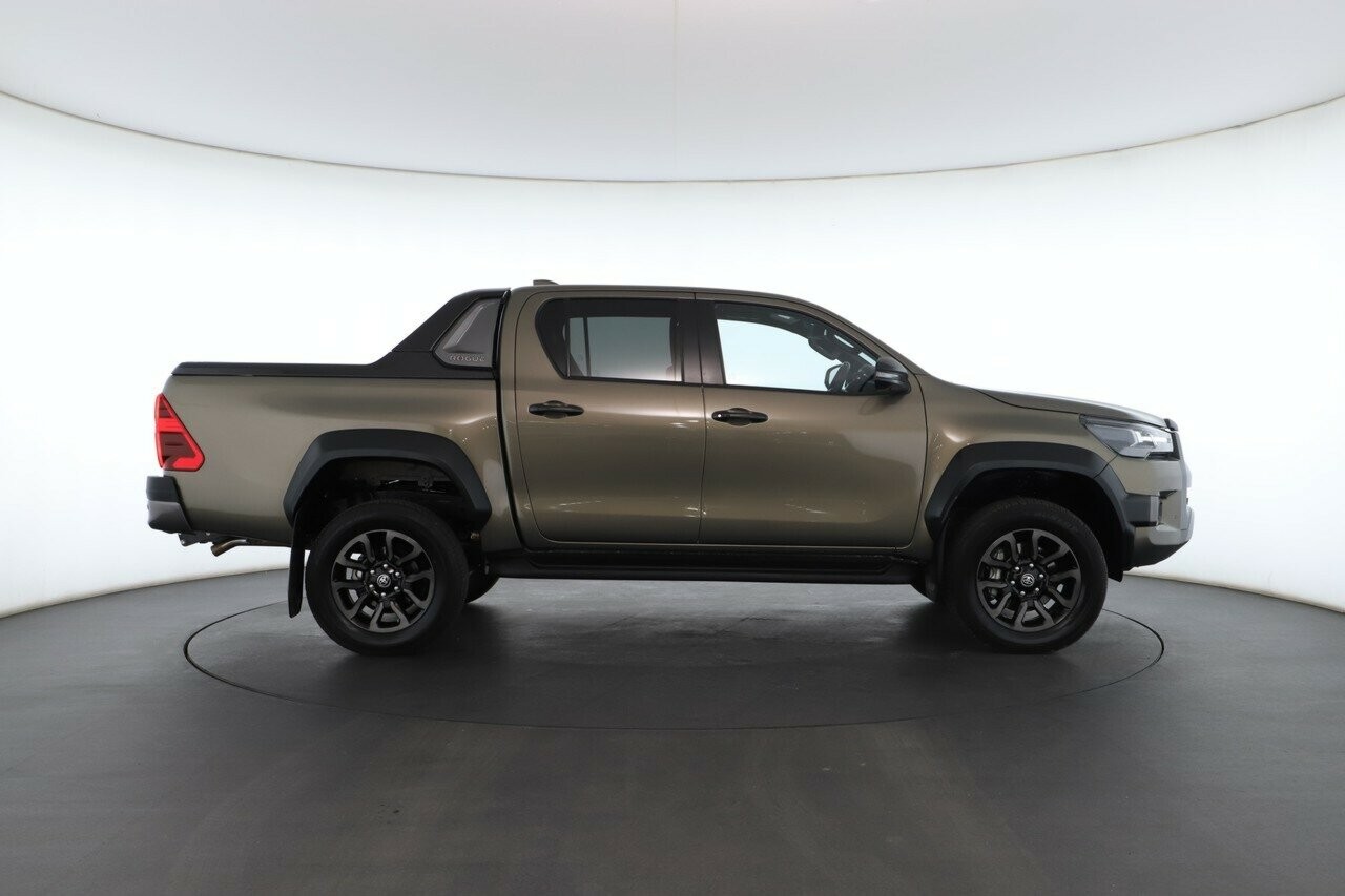 Toyota Hilux image 2