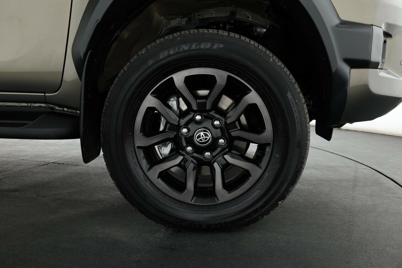 Toyota Hilux image 3
