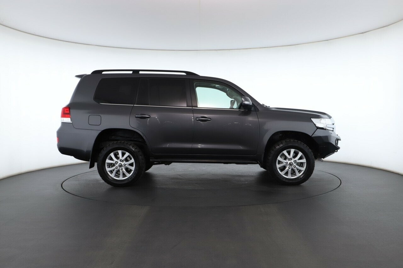 Toyota Landcruiser image 2
