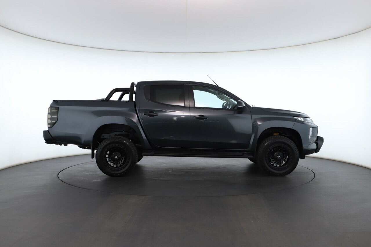 Mitsubishi Triton image 2