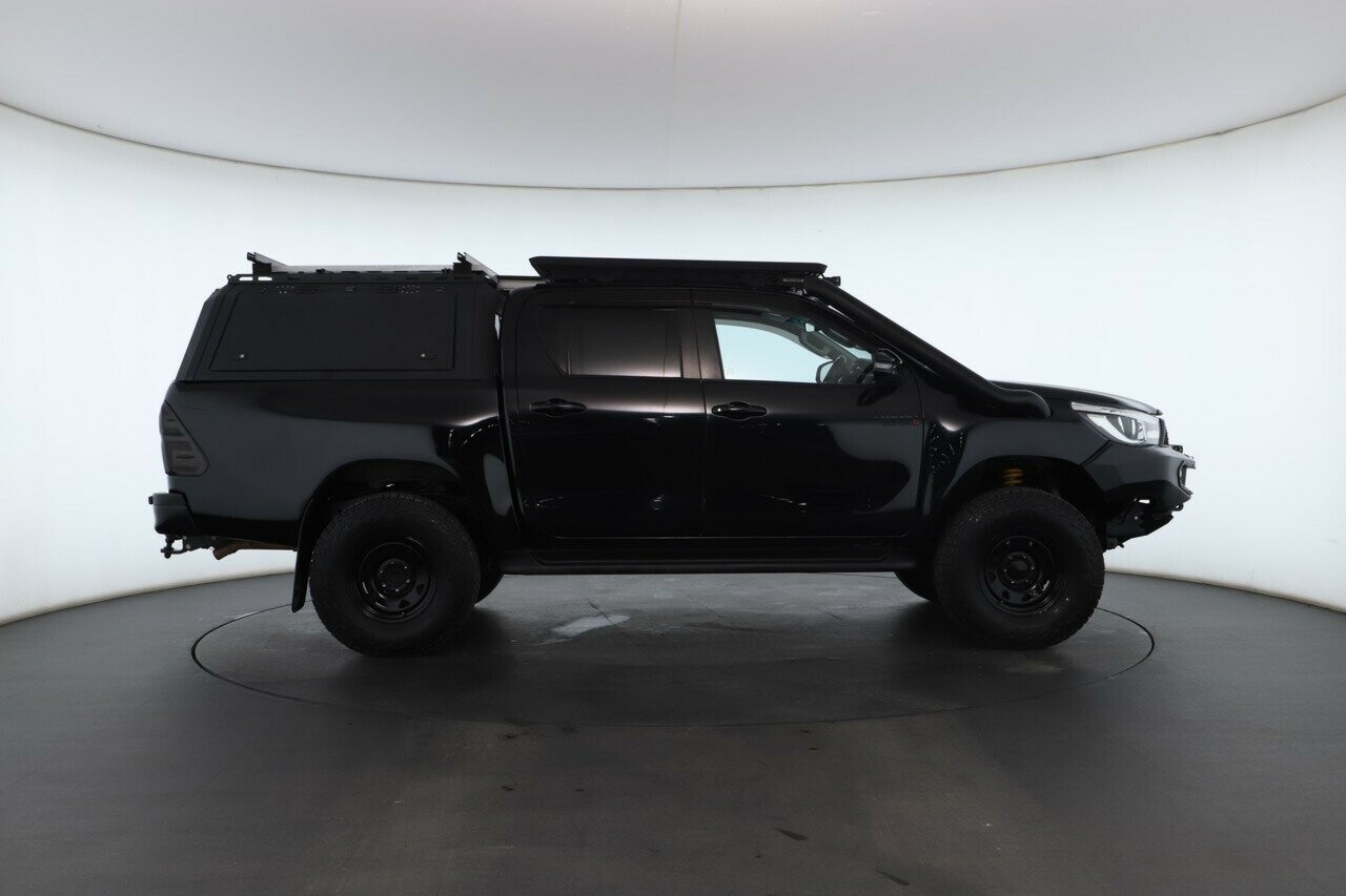 Toyota Hilux image 2