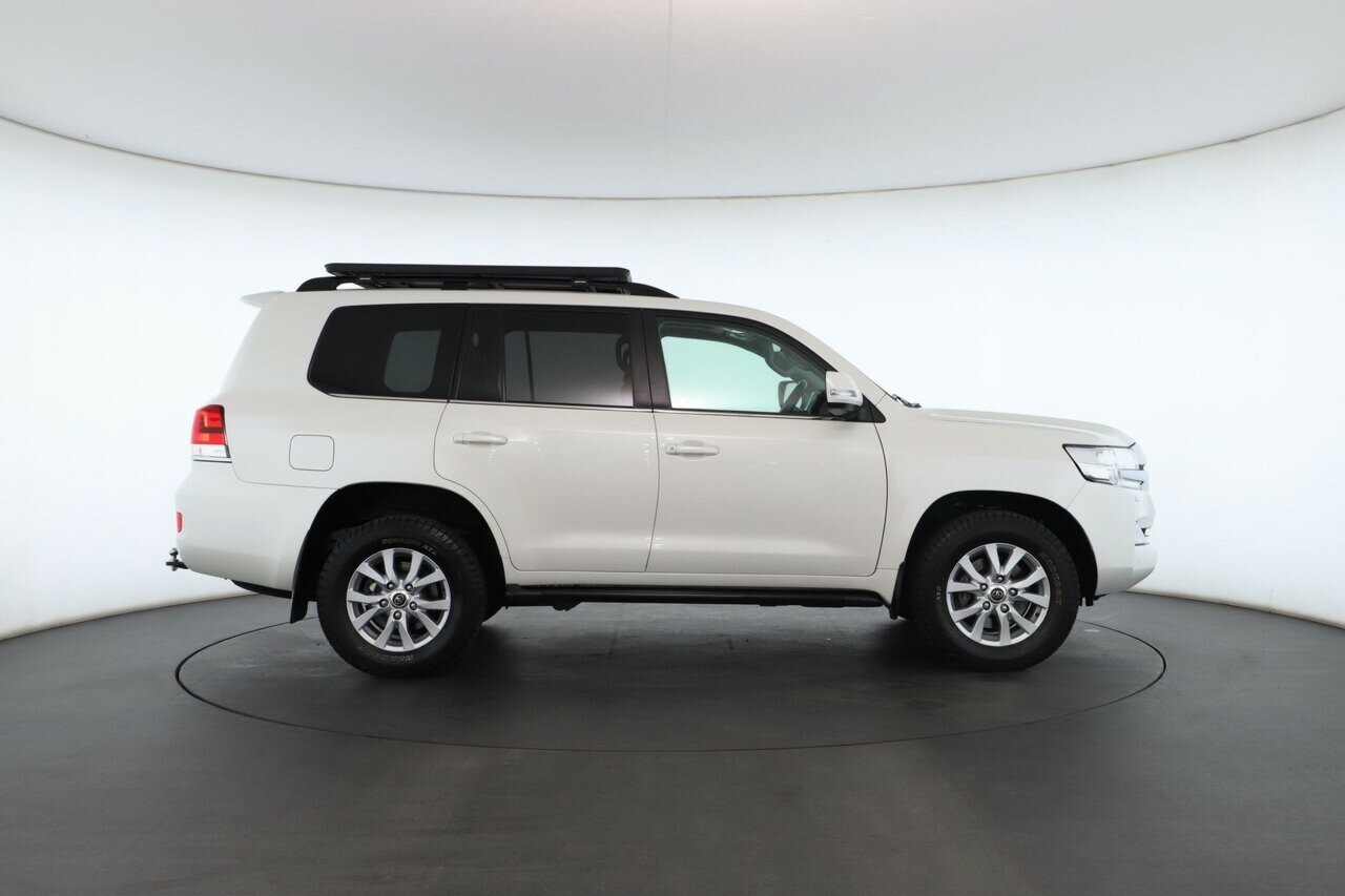 Toyota Landcruiser image 2