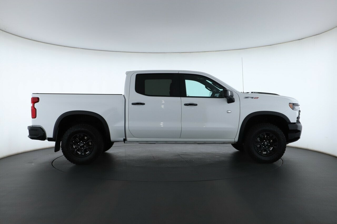 Chevrolet Silverado image 2