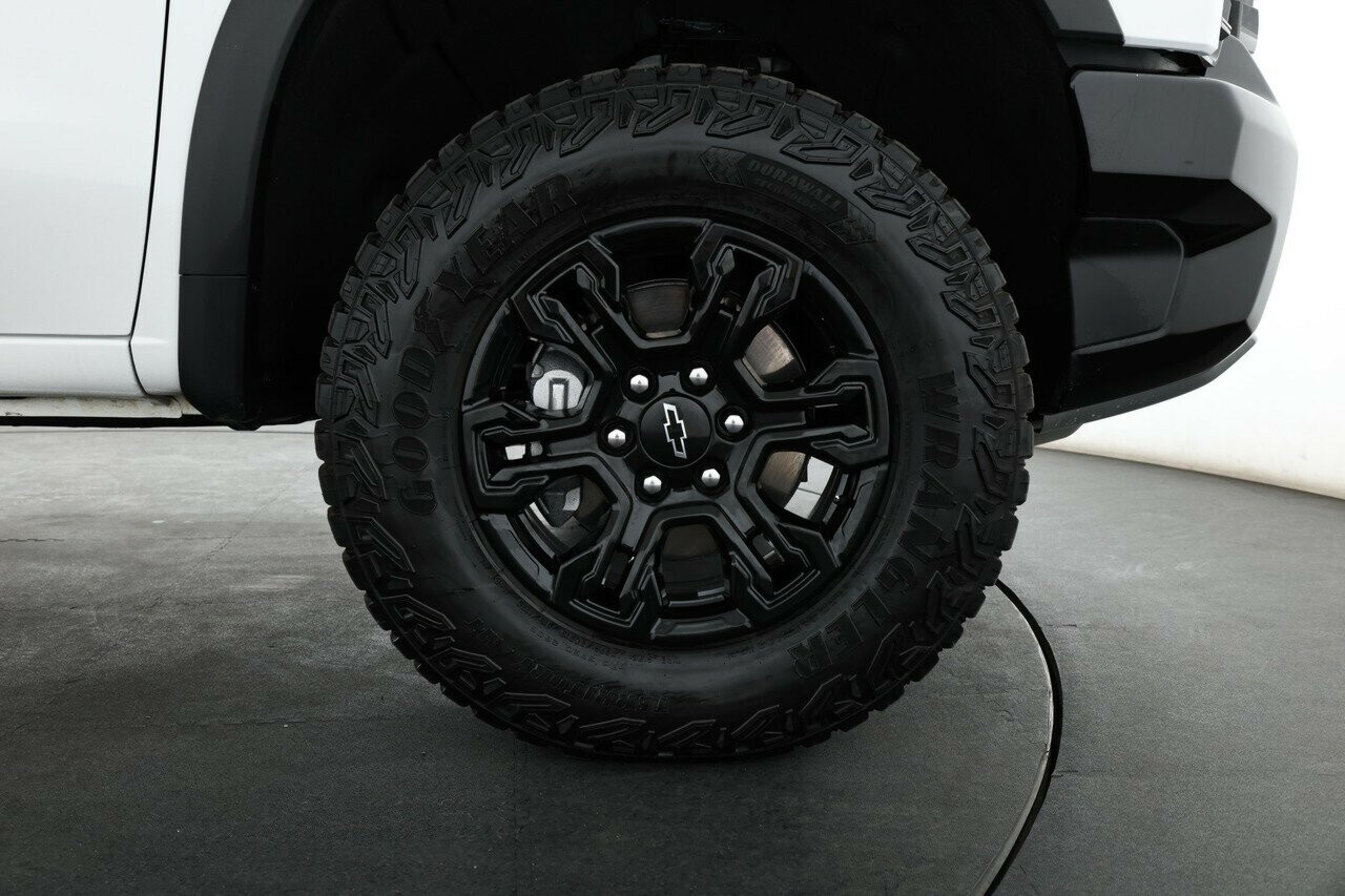 Chevrolet Silverado image 3