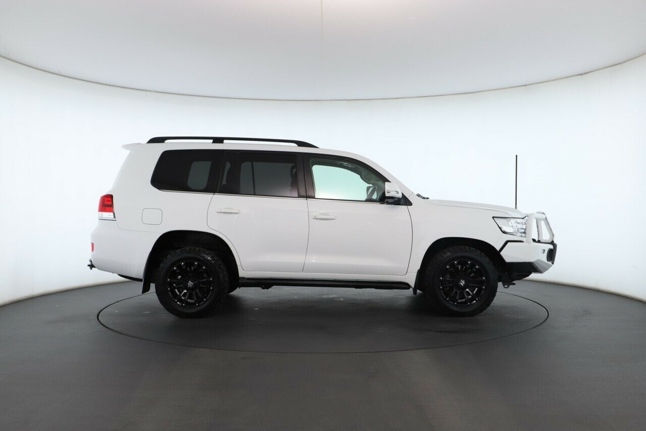Toyota Landcruiser image 2