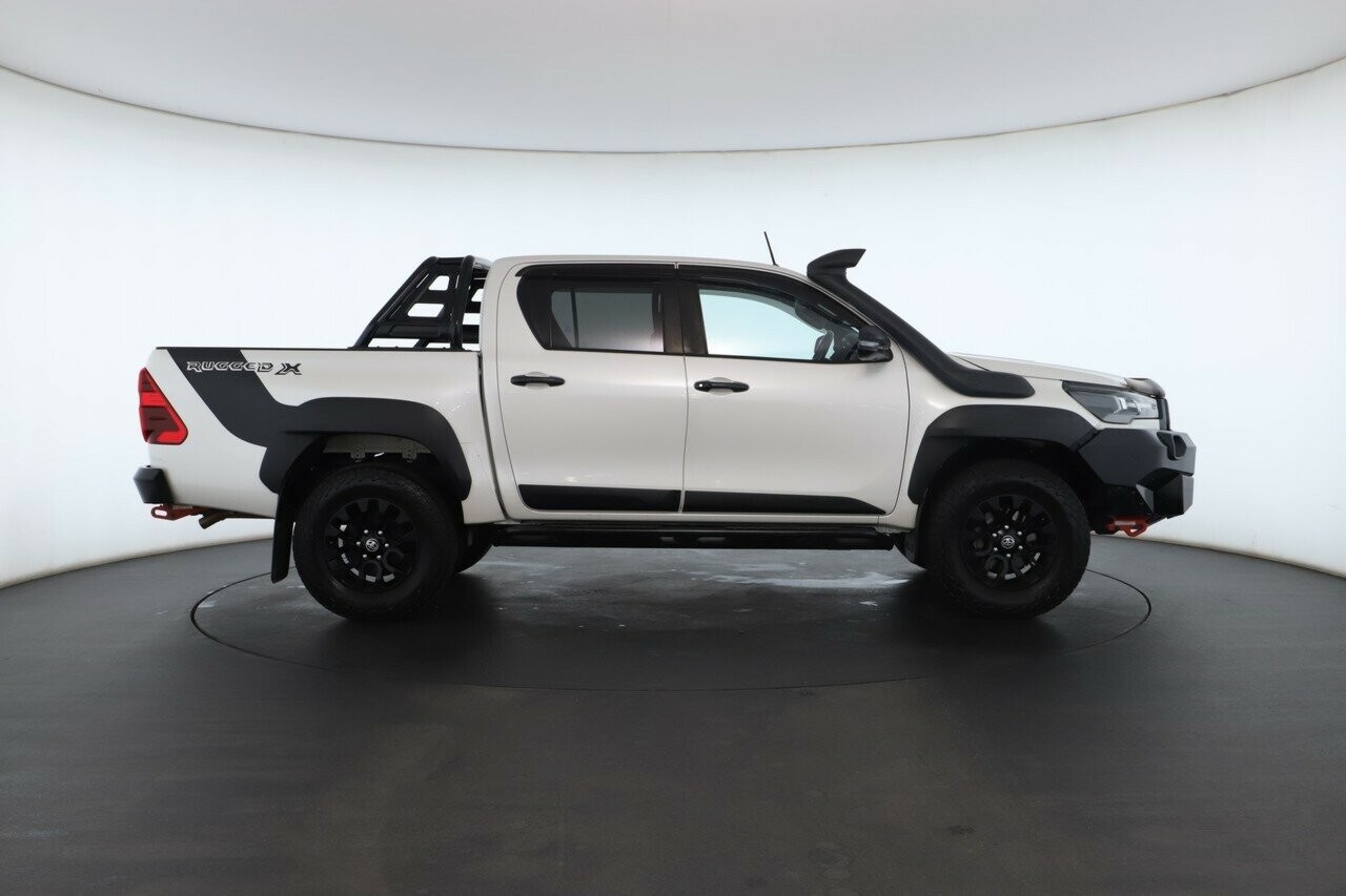 Toyota Hilux image 2