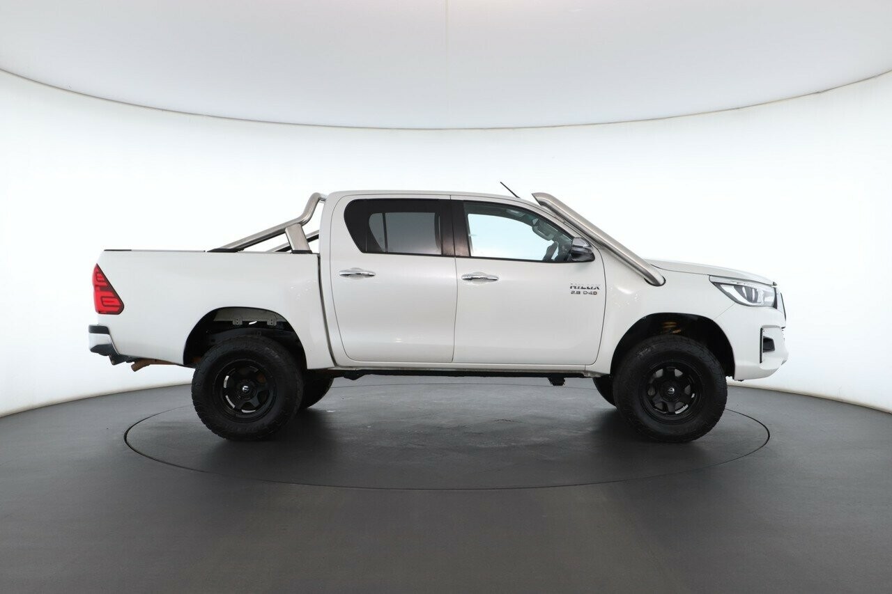 Toyota Hilux image 2
