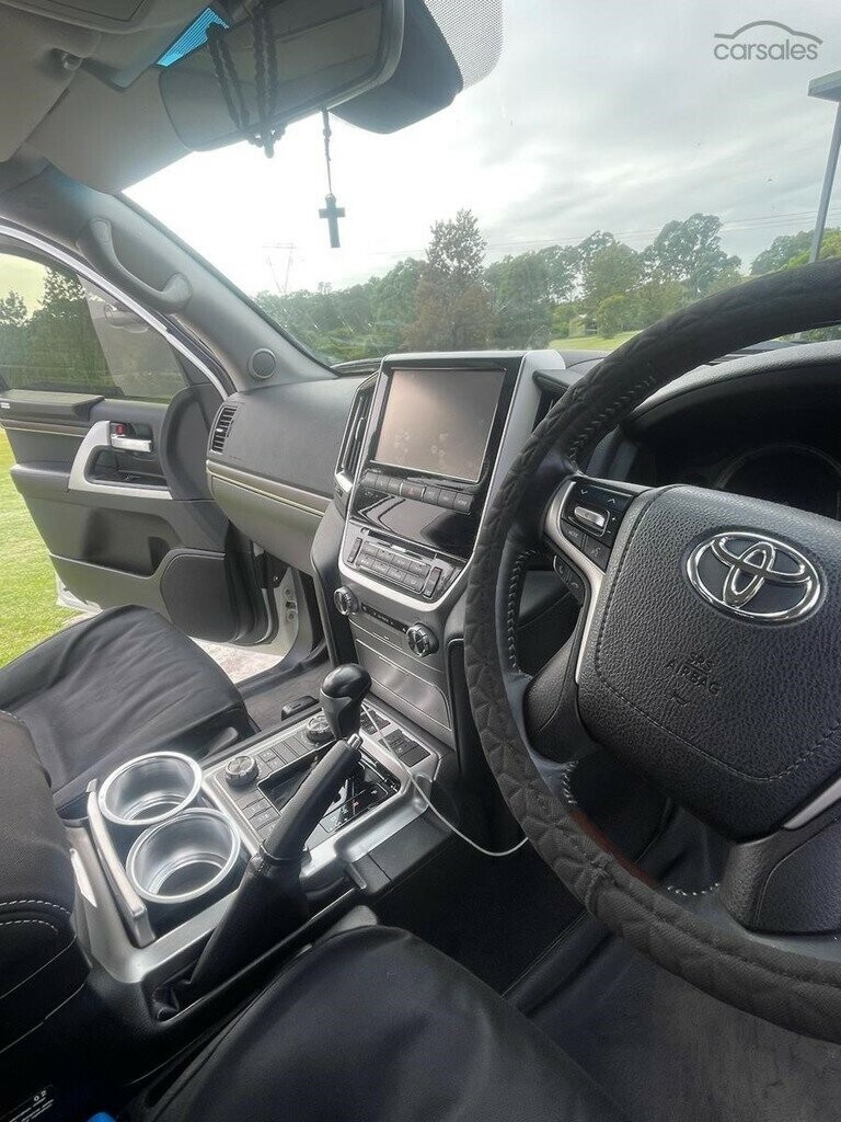 Toyota Landcruiser image 4