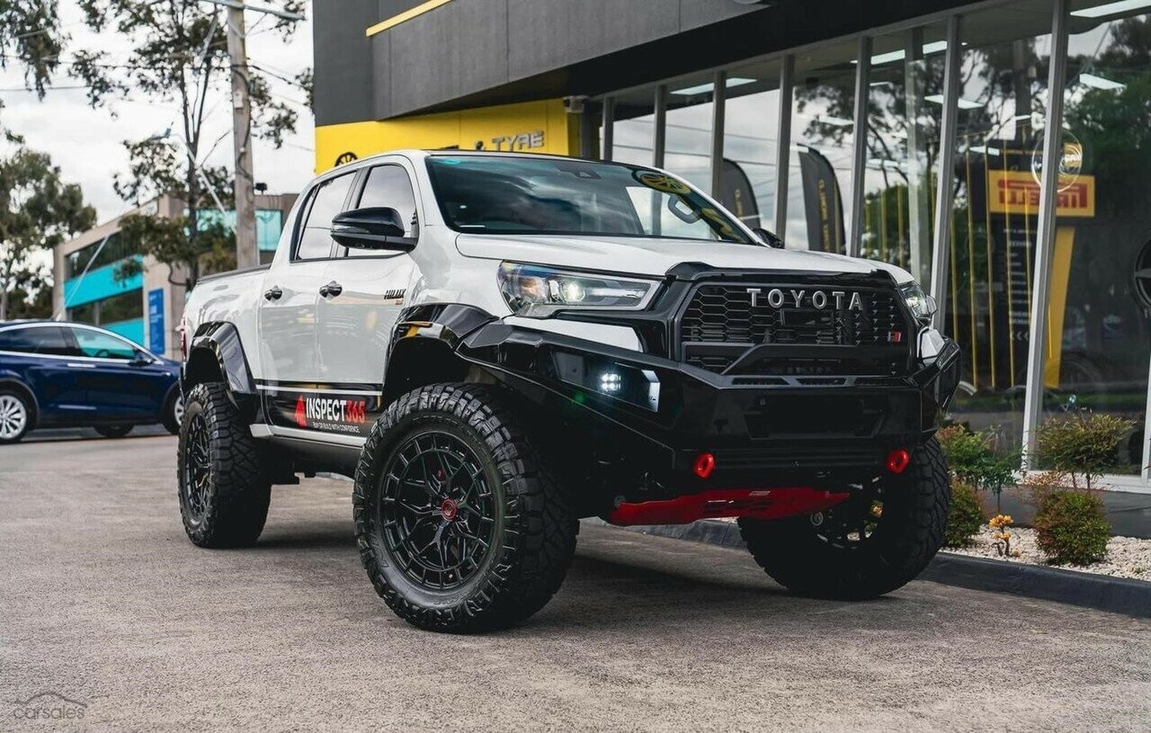Toyota Hilux image 1
