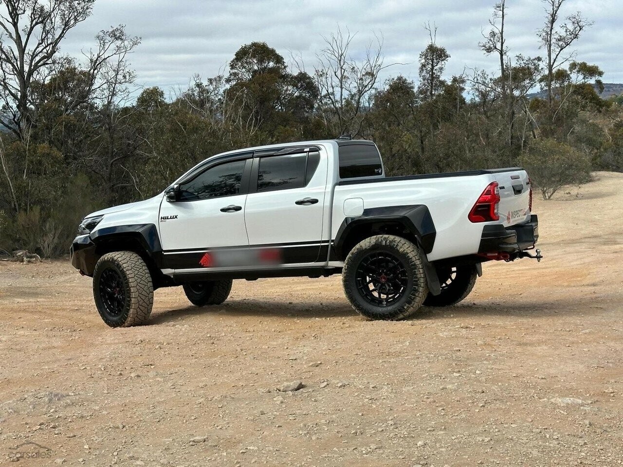 Toyota Hilux image 2