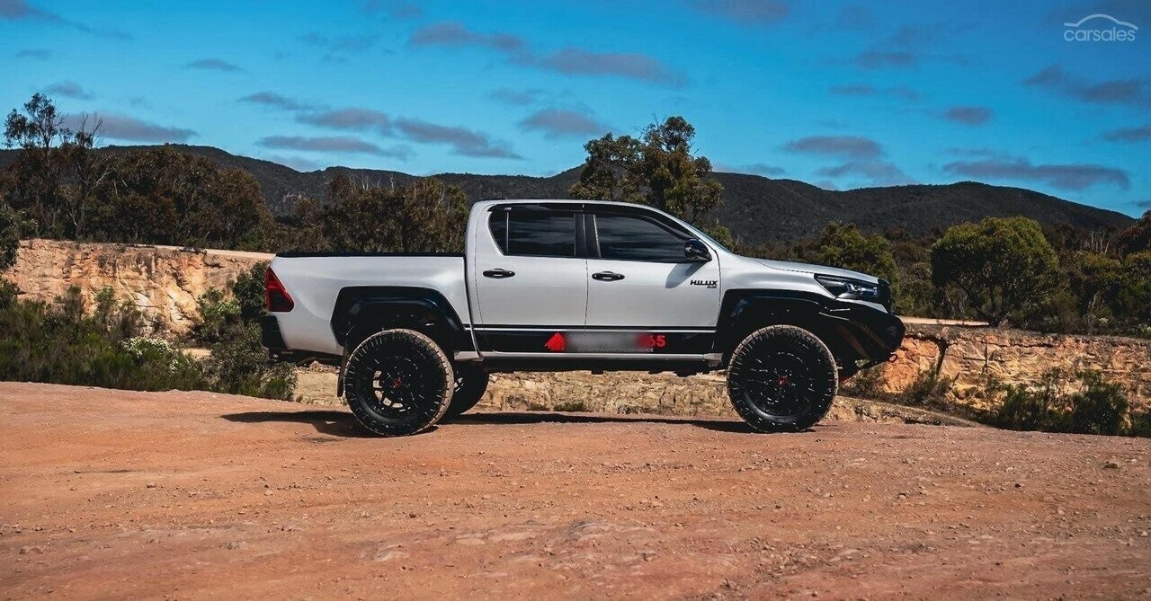 Toyota Hilux image 3