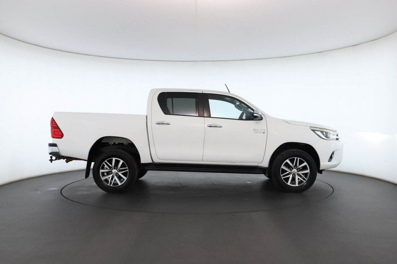 Toyota Hilux image 2