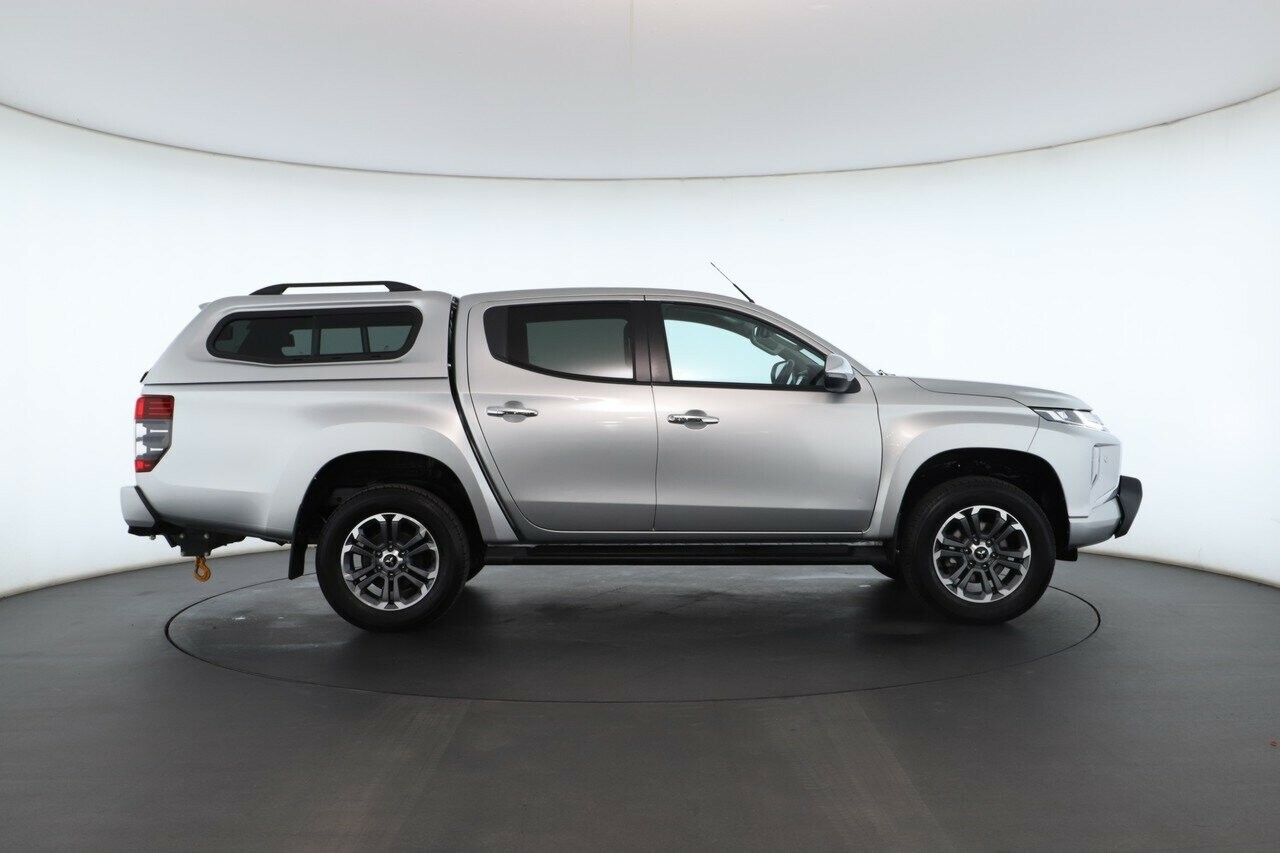 Mitsubishi Triton image 2
