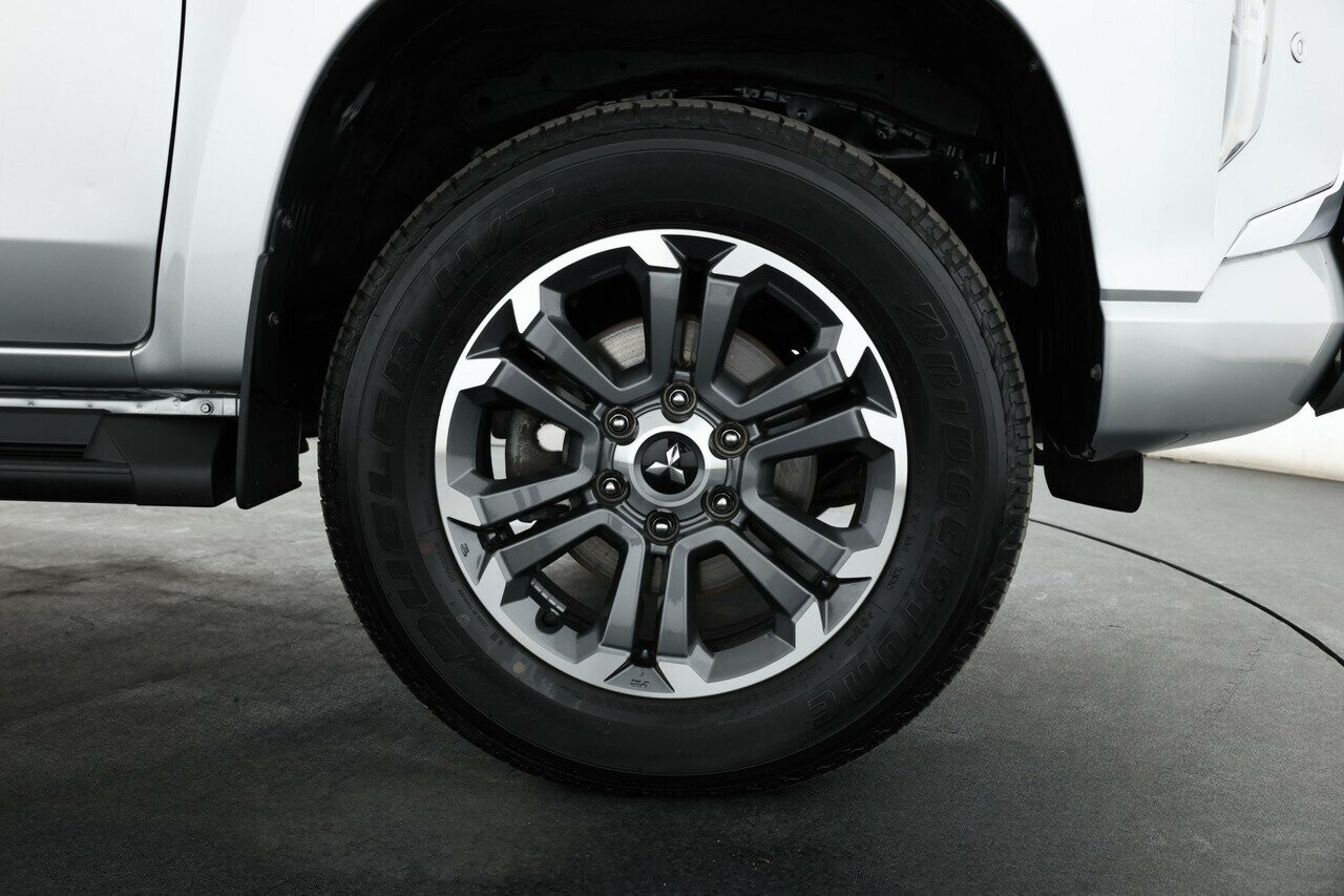 Mitsubishi Triton image 3