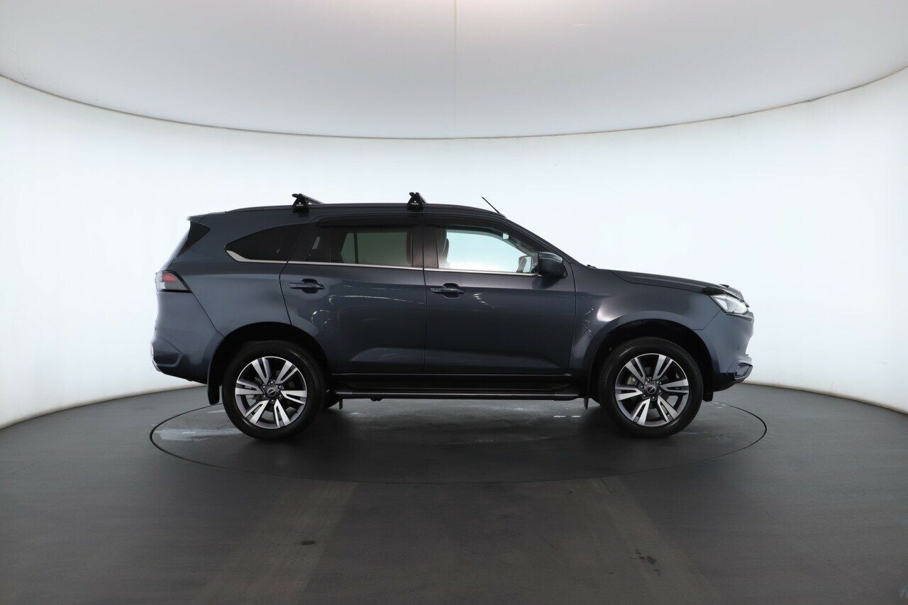 Isuzu Mu-x image 2
