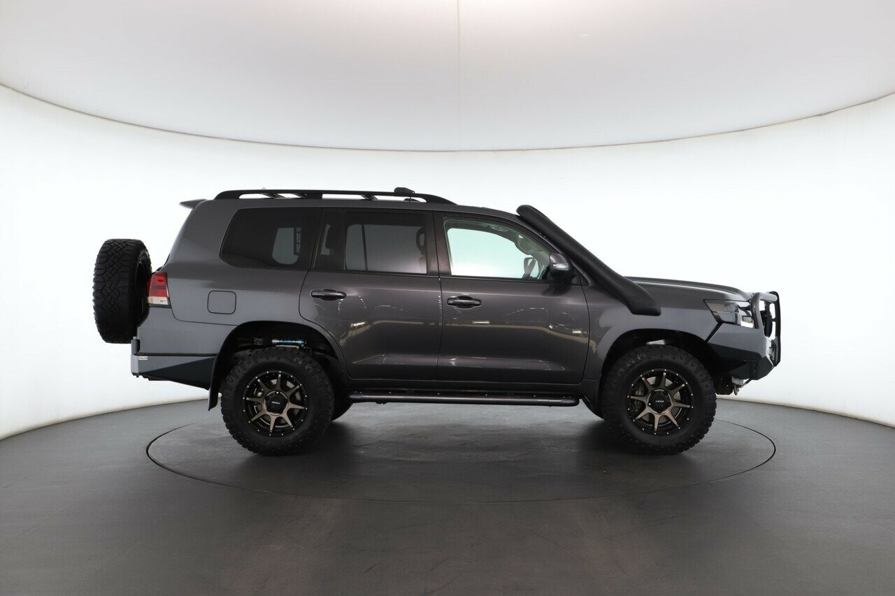 Toyota Landcruiser image 2