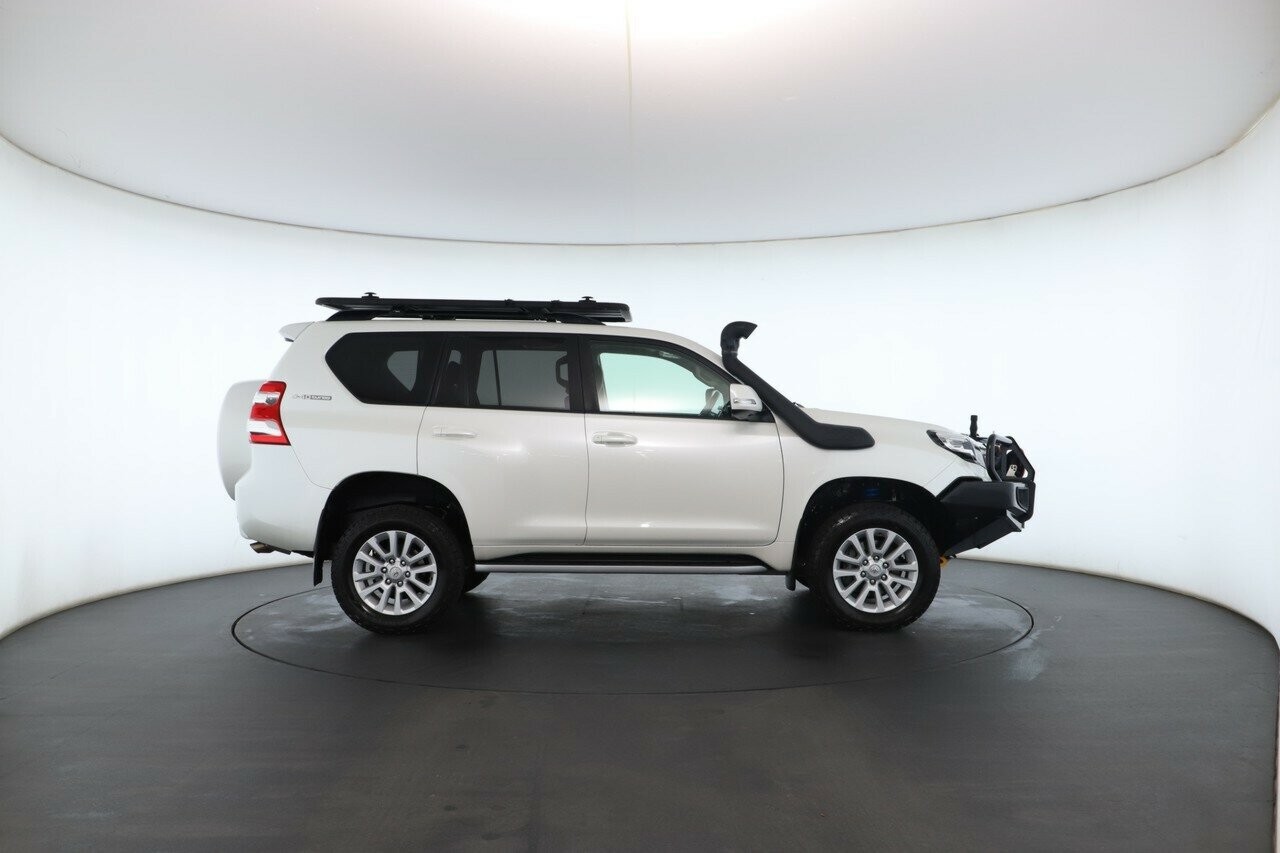 Toyota Landcruiser Prado image 2