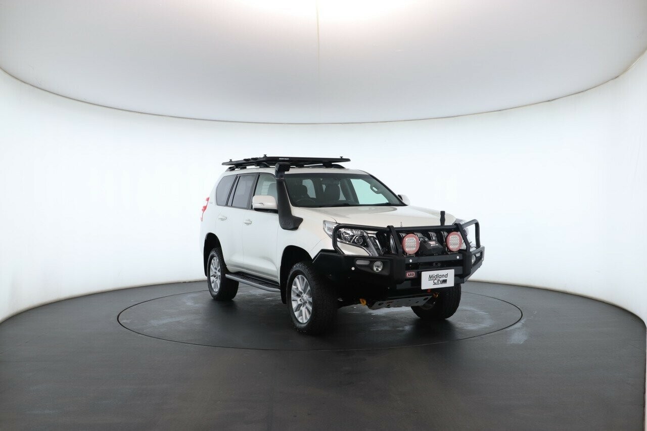 Toyota Landcruiser Prado image 4