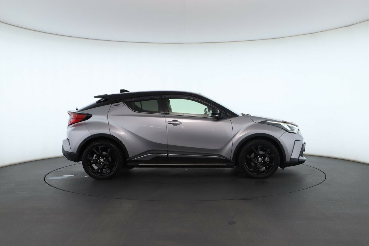 Toyota C-hr image 2