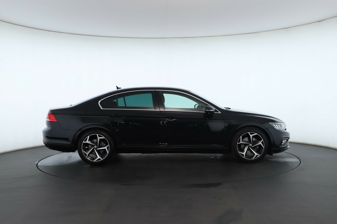 Volkswagen Passat image 2