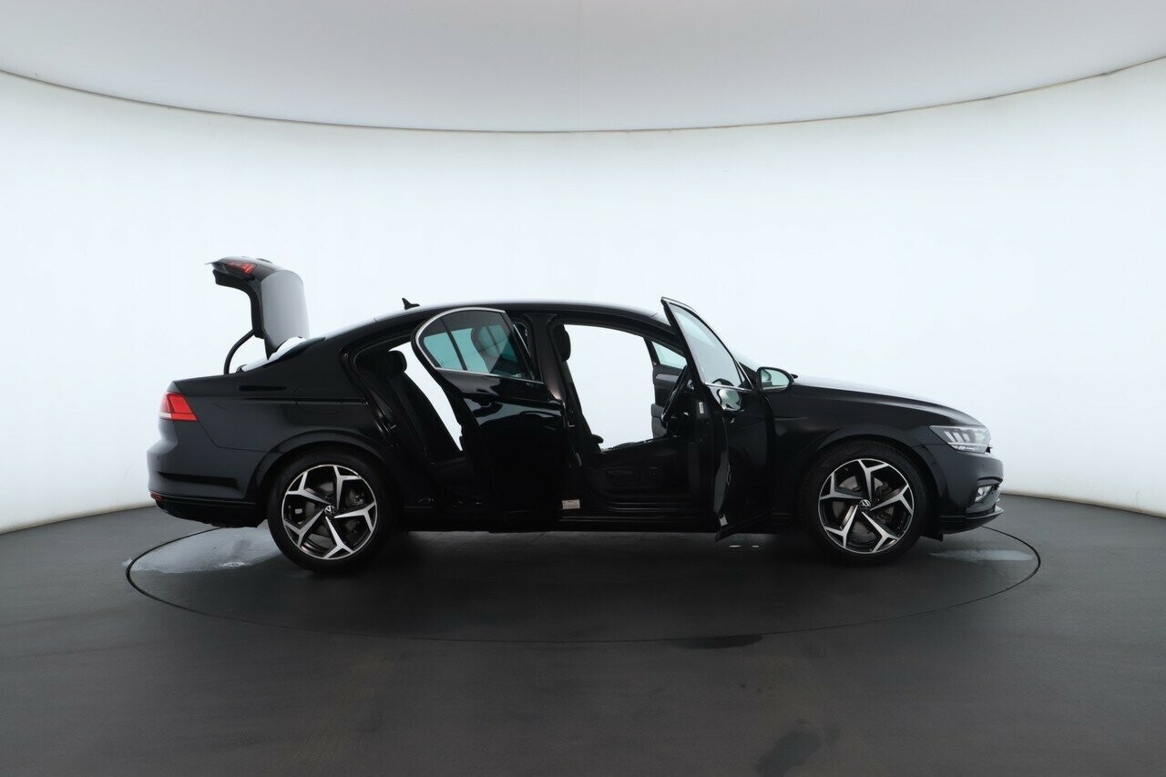 Volkswagen Passat image 3