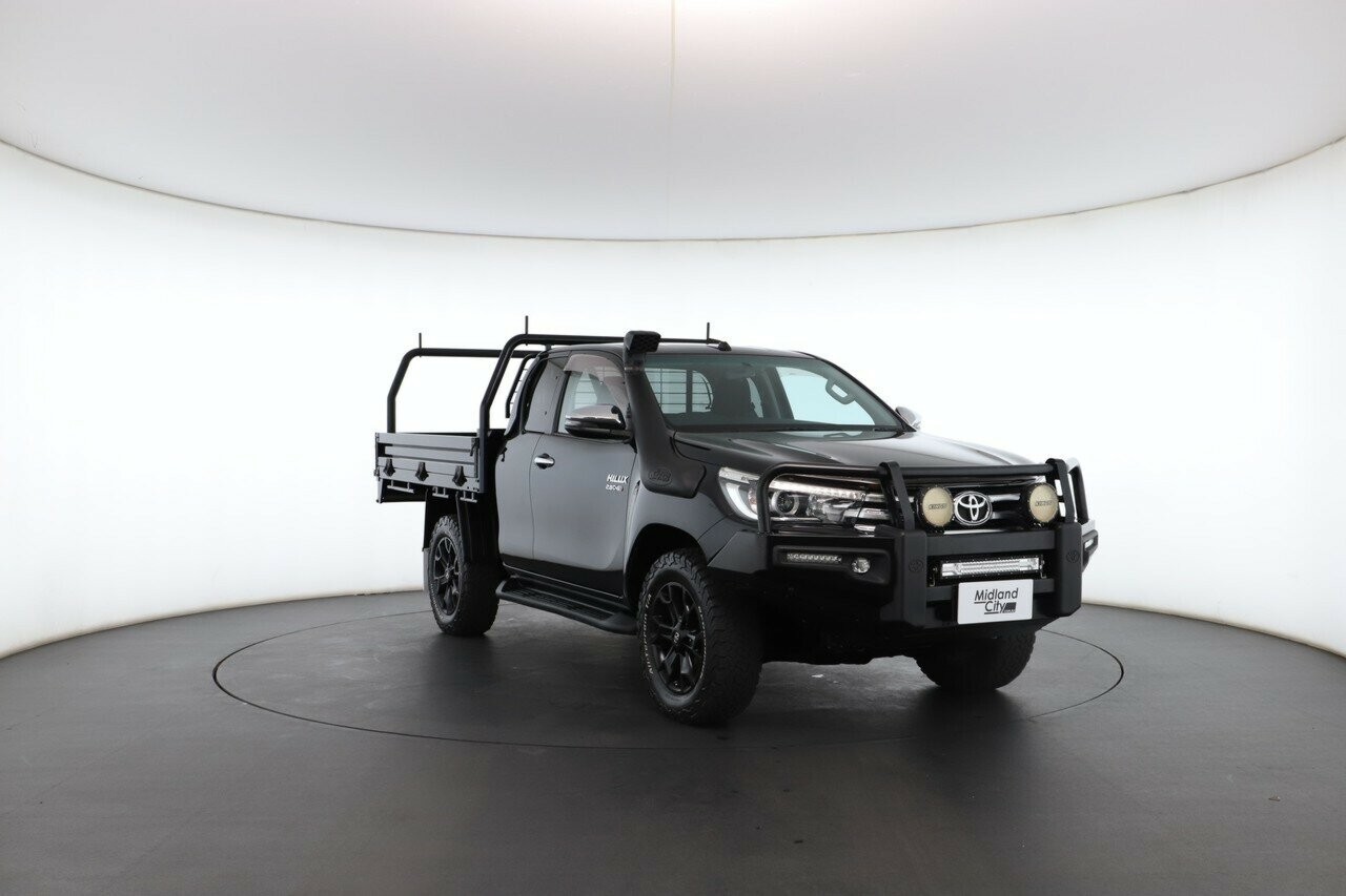 Toyota Hilux image 4