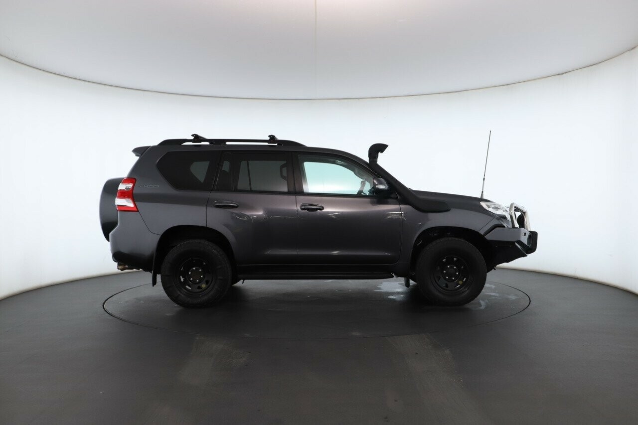Toyota Landcruiser Prado image 2