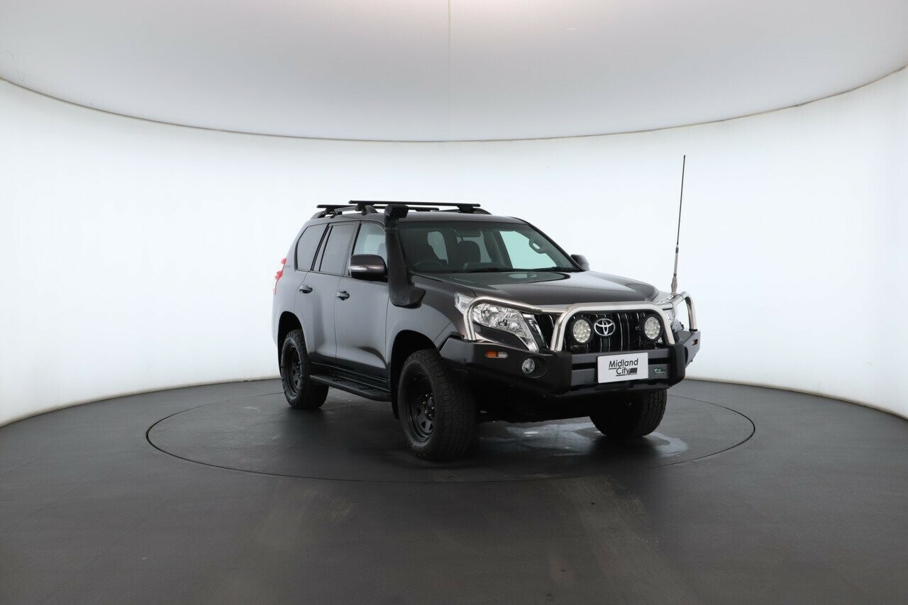 Toyota Landcruiser Prado image 4