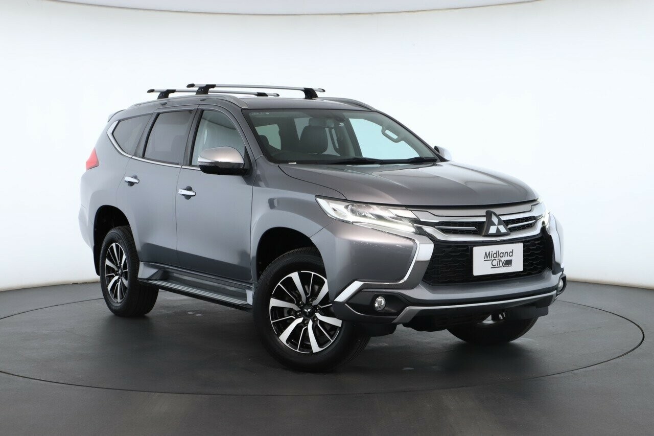 Mitsubishi Pajero Sport image 1