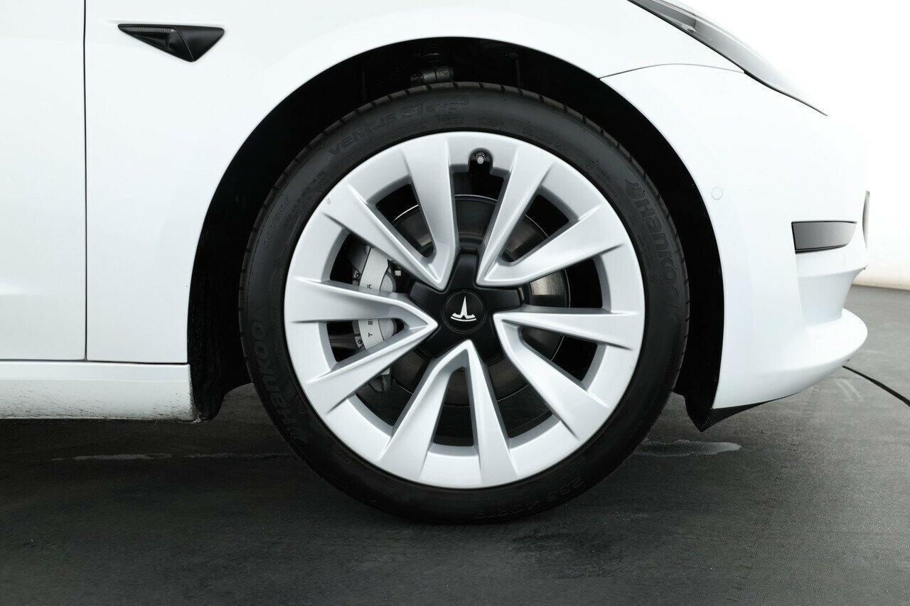 Tesla Model 3 image 3