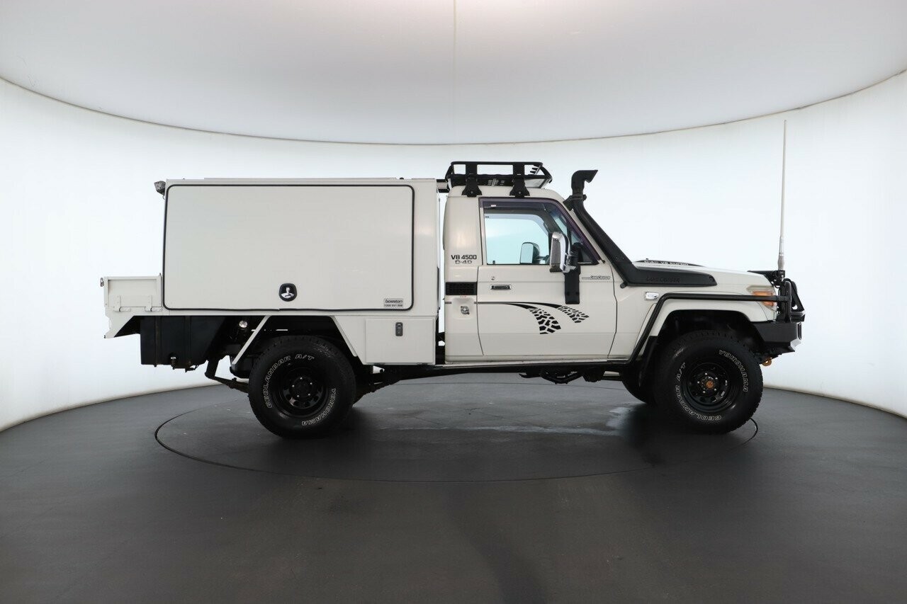 Toyota Landcruiser image 2
