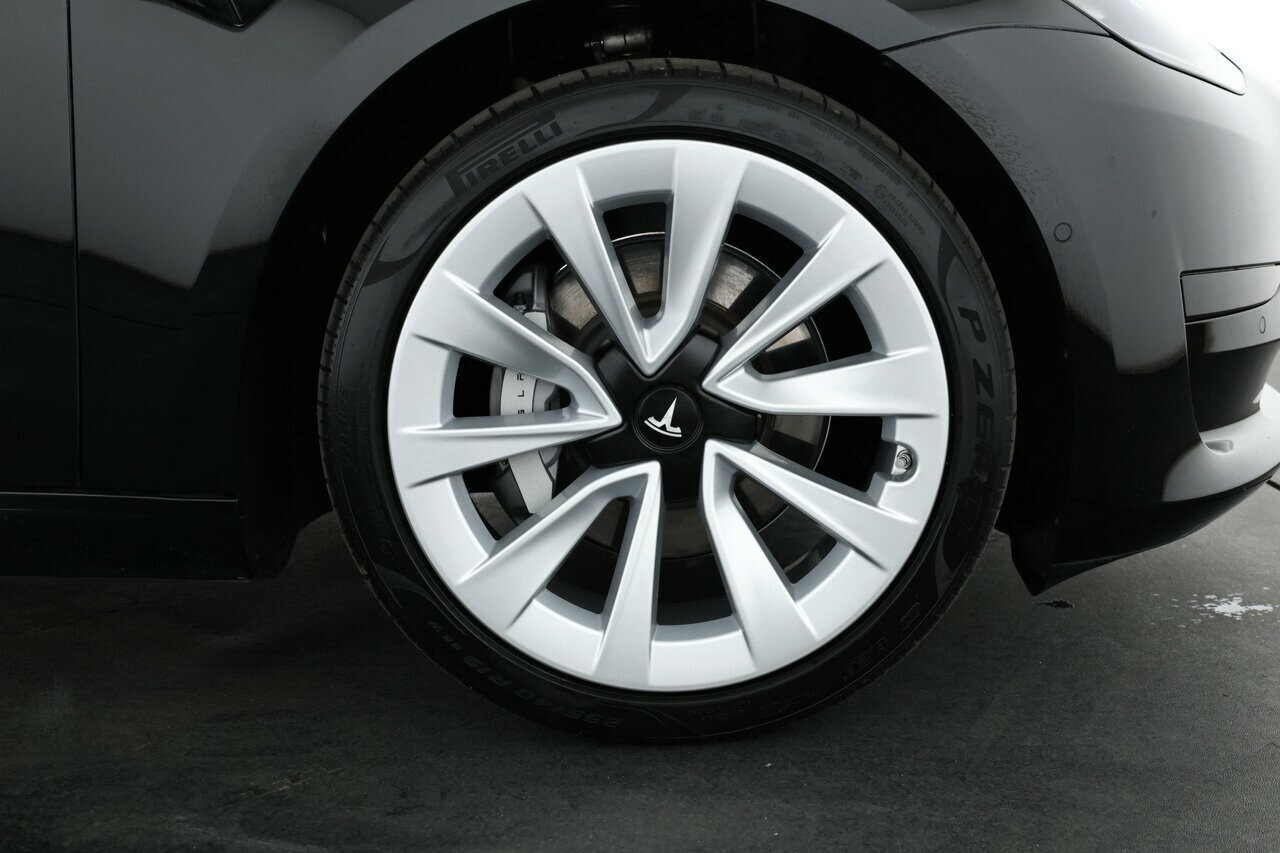 Tesla Model 3 image 3