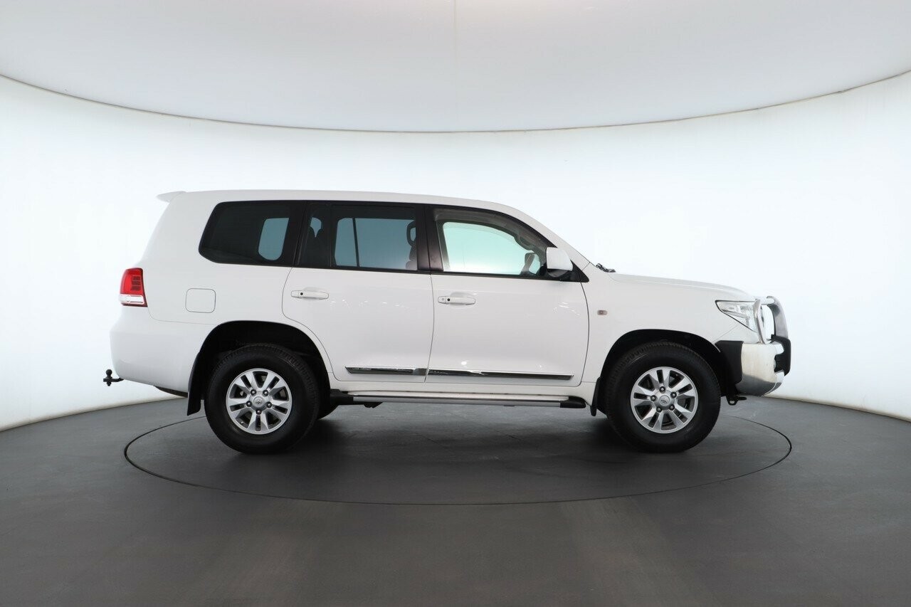 Toyota Landcruiser image 2