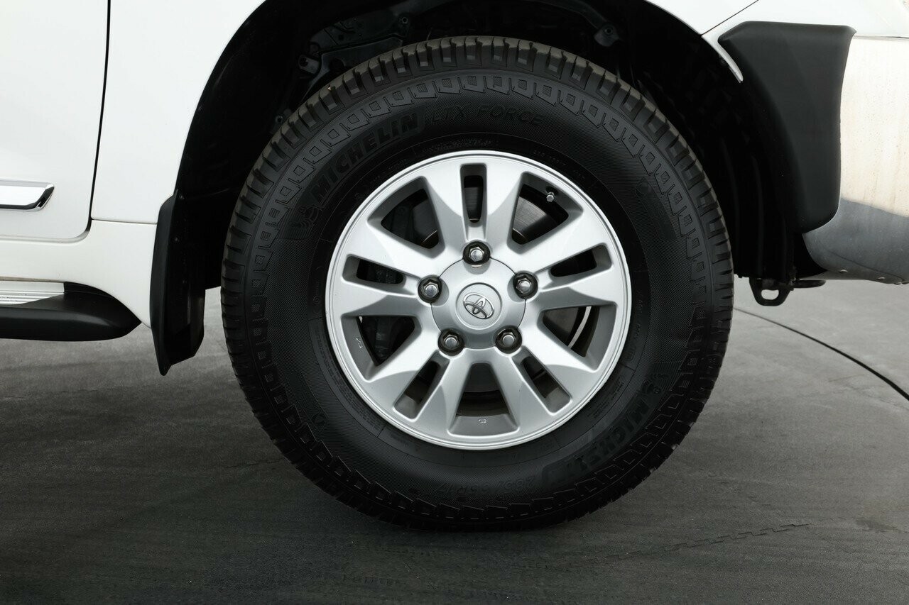 Toyota Landcruiser image 3
