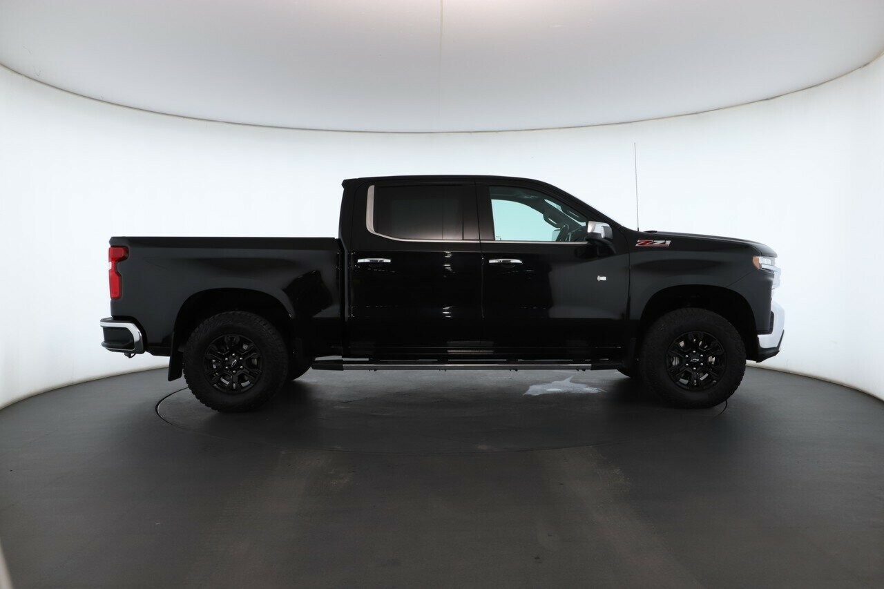 Chevrolet Silverado image 3