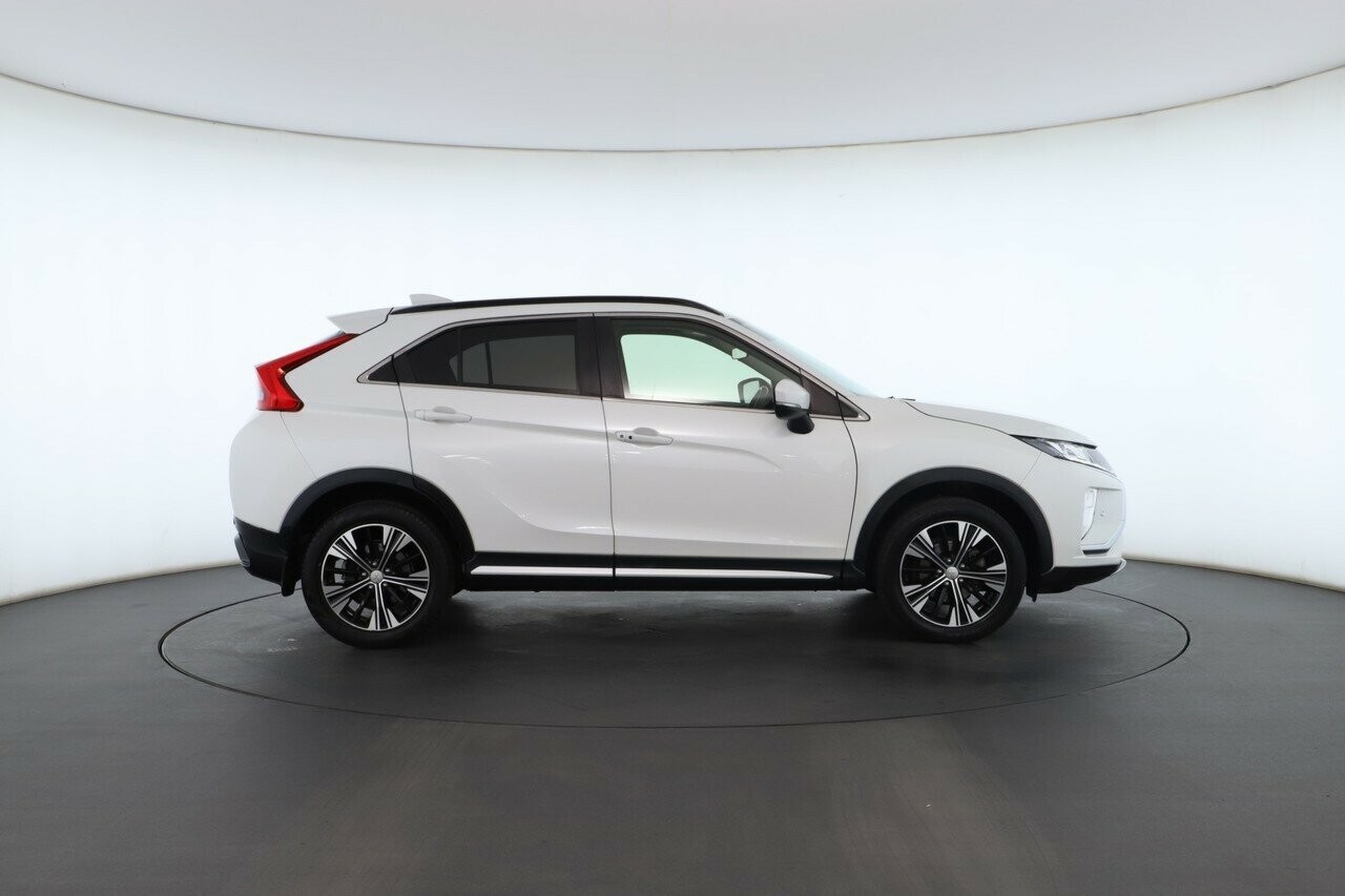 Mitsubishi Eclipse Cross image 2